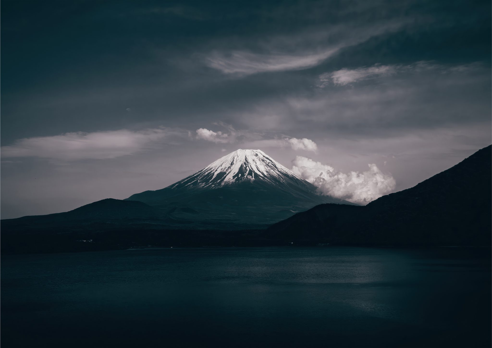 冬：湖の王者